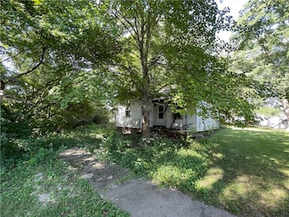 608 S Elm St, Villa Grove, IL 61956