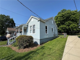 818 S Benbow Rd, Greensboro, NC 27401