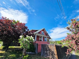 703 N 9th St, Klamath Falls, OR 97601