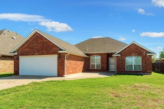 3104 Loren Dr, Moore, OK 73160