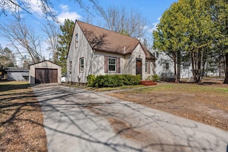 907 NW 3rd Ave, Grand Rapids, MN 55744