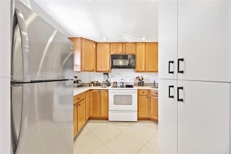 114 Royal Park Dr Unit 2B, Oakland Park, FL 33309