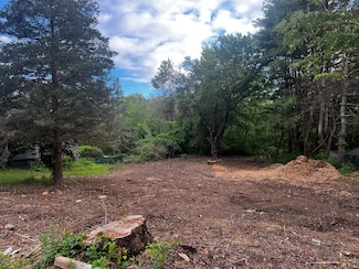 61 Fort Shantok Rd, Uncasville, CT 06382