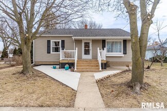 210 N Tazewell St, Metamora, IL 61548