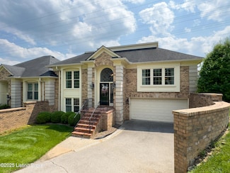 1204 Wellington Place, Louisville, KY 40207