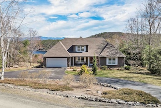 28 Lake View Dr, New Hampton, NH 03256