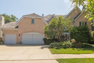 1075 Creek Bend Dr, Vernon Hills, IL 60061