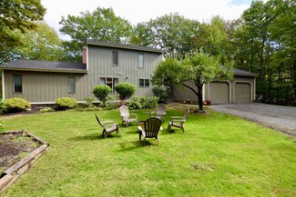 464 Redfield Proctor Rd, Quechee, VT 05059