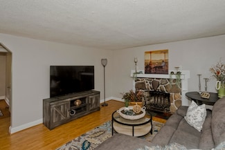 351 Apremont Hsy, Holyoke, MA 01040