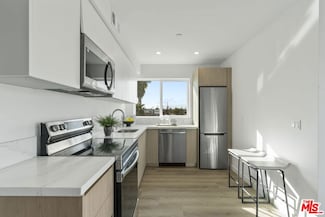 10918 Camarillo St Unit 302, Los Angeles, CA 91602