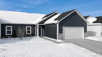 232 Marion Oaks Dr, Howell, MI 48843