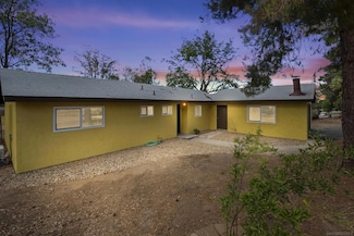 1121 11th St, Ramona, CA 92065