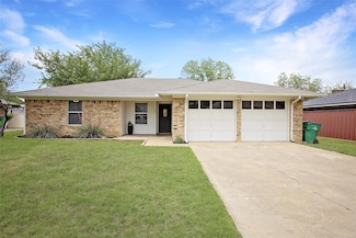 1306 Fairway Dr, Graham, TX 76450