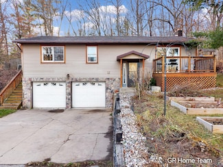 7649 Main St, Newaygo, MI 49337