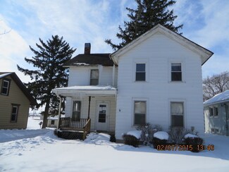 133 S View St, Hinckley, IL 60520
