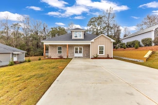 68 Mill Creek Dr, Smiths Station, AL 36877