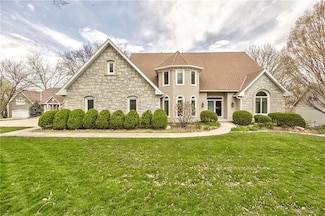 700 White Oak Ln, Kansas City, MO 64116