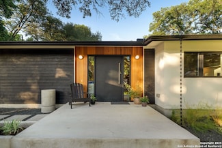 8900 Point Dr W, Austin, TX 78759