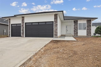 2331 N 8th Ave E, Newton, IA 50208