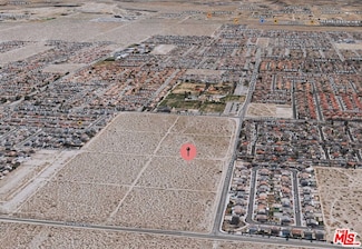 55 55th St W, Palmdale, CA 93551
