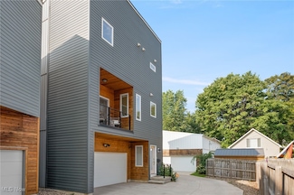 2475 Tremont Ave, Cleveland, OH 44113
