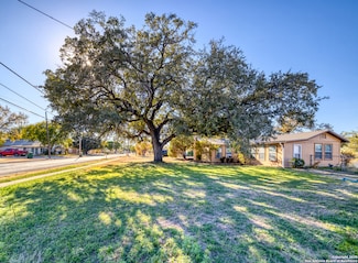 703 E Nueces St, Crystal City, TX 78839