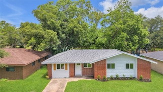 110 Prune St, La Marque, TX 77568