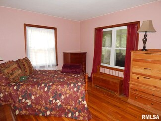 2334 Coleman St, Bettendorf, IA 52722