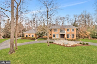 918 Centrillion Dr, McLean, VA 22102
