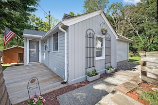 62 Lakeside Dr, New Windsor, NY 12553