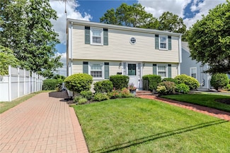 19 Longue Vue Ave, North Providence, RI 02904