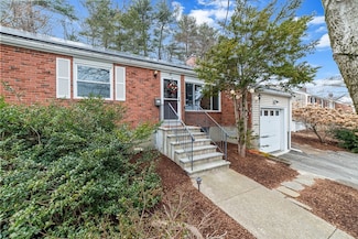 65 Augustus Rd, Waltham, MA 02452