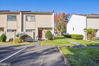 37 Twin Brooks Dr, Willow Grove, PA 19090