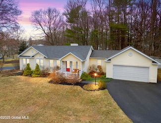 16 New Netherland Way, Clifton Park, NY 12065