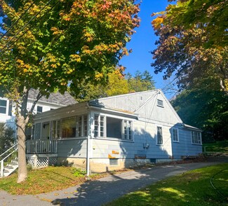 33 Willow St, Bath, ME 04530