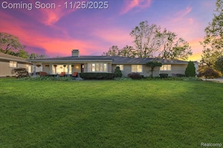 28791 Sunset Blvd W, Lathrup Village, MI 48076