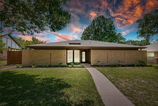 1902 Vassar Dr, Richardson, TX 75081