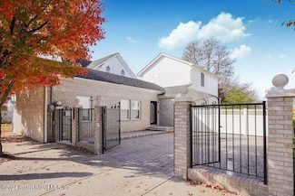 5461 Arthur Kill Rd, Staten Island, NY 10307
