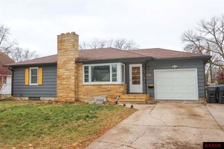 136 Thayer Ave, Mankato, MN 56001