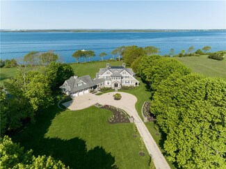458 Poppasquash Rd, Bristol, RI 02809