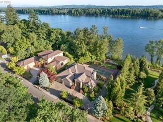 16215 SE Rivershore Dr, Vancouver, WA 98683