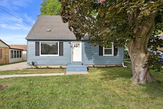 4561 S Kansas Ave, Saint Francis, WI 53235