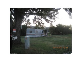 1445 Roanoke Ave, Uhrichsville, OH 44683