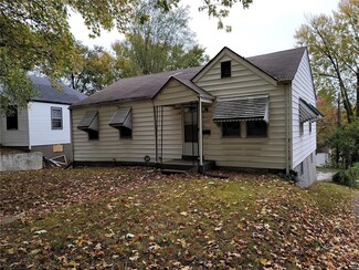 7121 Paisley Dr, Saint Louis, MO 63136