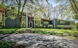 30 Meadowbrook Rd, Dover, MA 02030