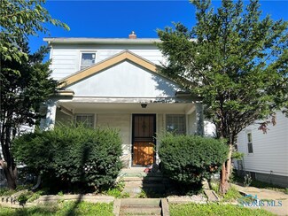3212 Blackstone Dr, Toledo, OH 43608