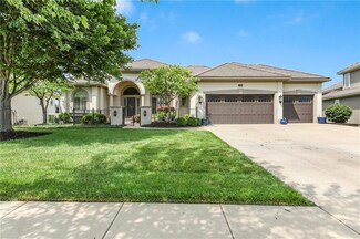 8939 Chestnut St, Lenexa, KS 66220