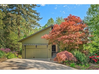 8 Walking Woods Dr, Lake Oswego, OR 97035