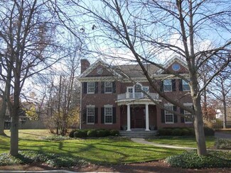 904 Glencoe Dr, Glencoe, IL 60022