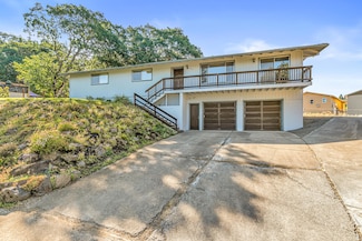 1560 Cambridge Cir, Medford, OR 97504
